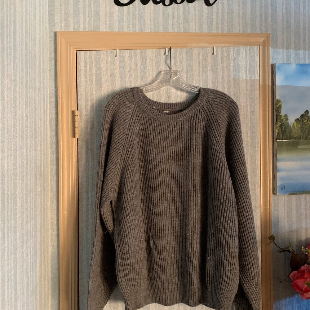 No Name Men's Gray Crew Neck Sweater